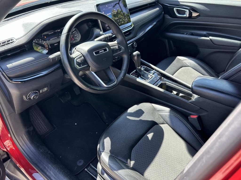 Used 2024 Jeep Compass Latitude w/ Altitude Special Edition AWD/4WD image 15