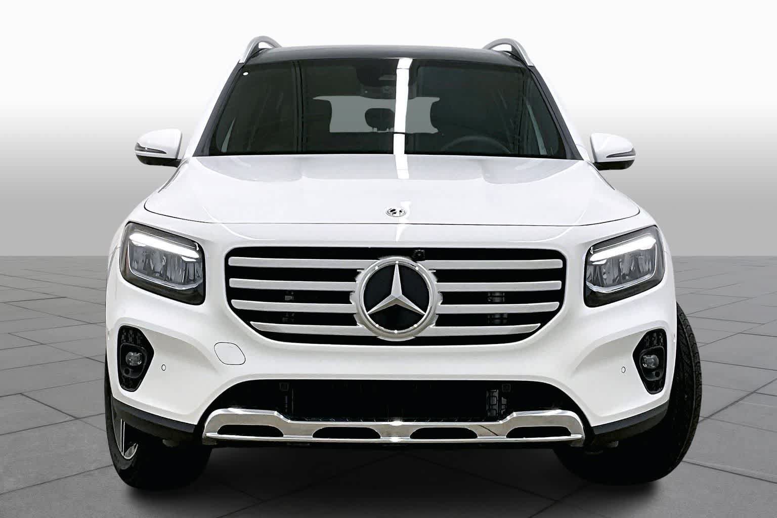 Used 2026 Mercedes-Benz GLB 250 4MATIC image 3