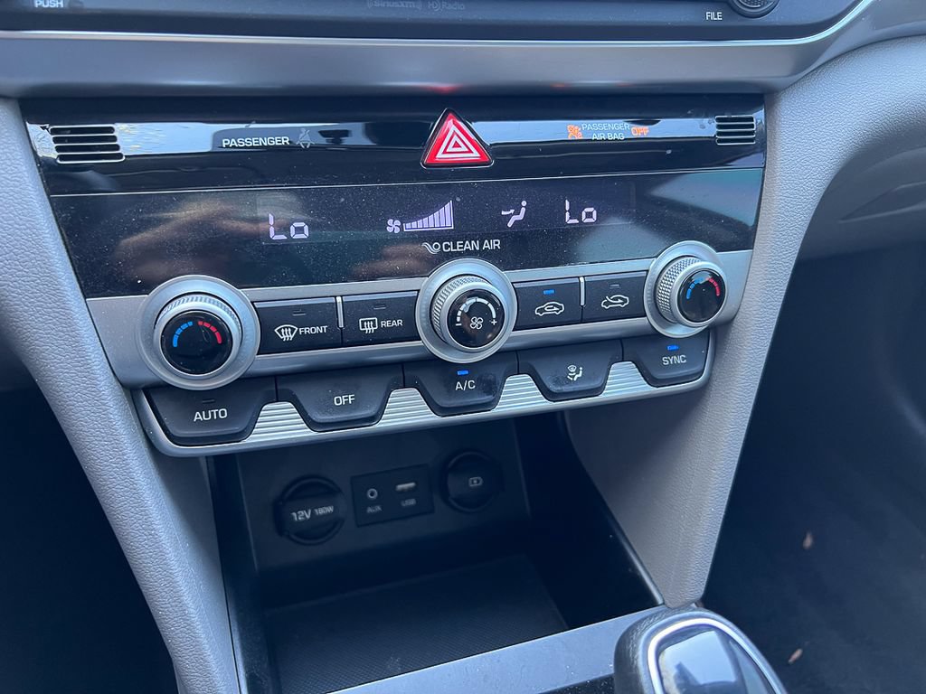 Used 2020 Hyundai Elantra SEL w/ Convenience Package (C2) FWD image 18
