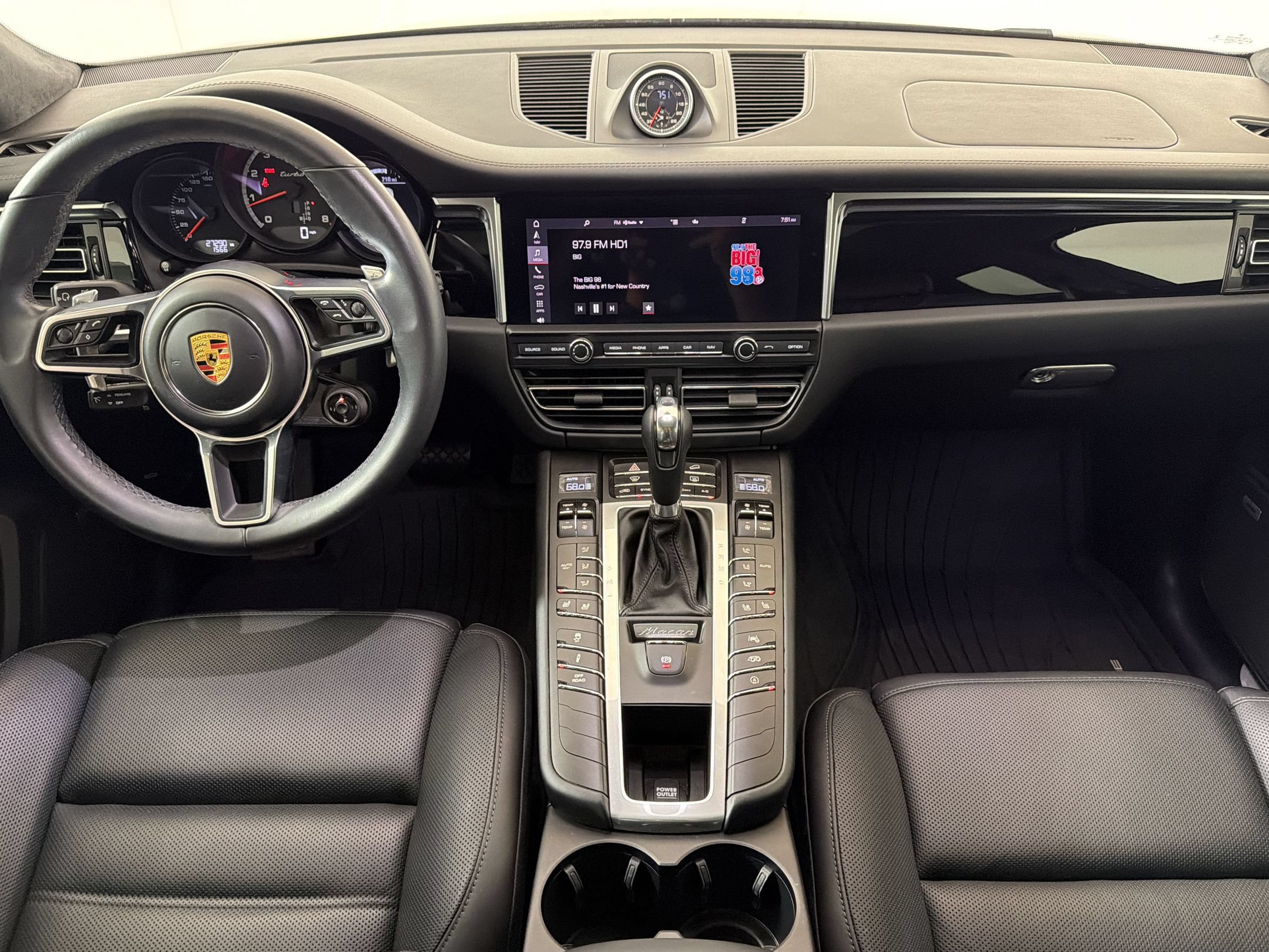 Certified 2020 Porsche Macan Turbo AWD/4WD image 30