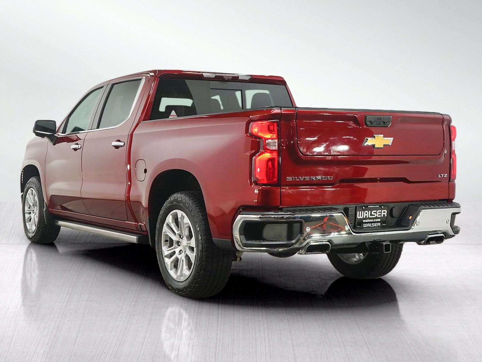 Used 2024 Chevrolet Silverado 1500 LTZ AWD/4WD image 3