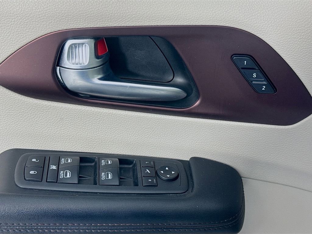 Used 2019 Chrysler Pacifica Limited w/ Tire & Wheel Group image 21