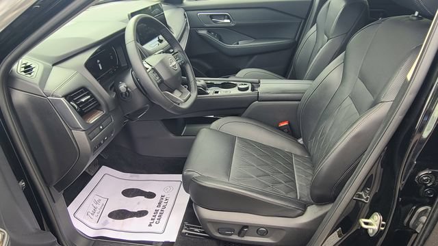 Used 2025 Nissan Rogue Platinum AWD/4WD image 11