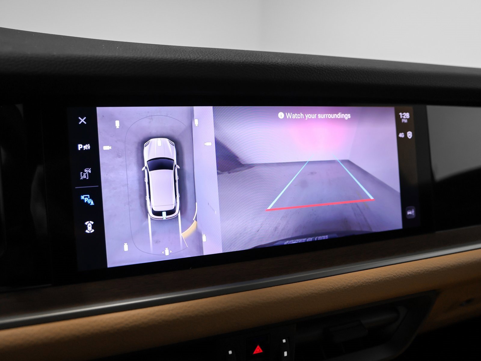 Used 2025 Porsche Cayenne image 36