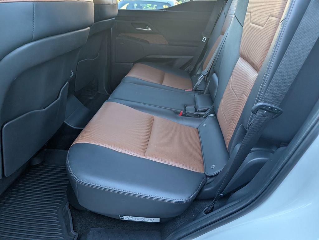 Used 2024 Lexus GX 550 w/ Accessory Package (2T) image 13