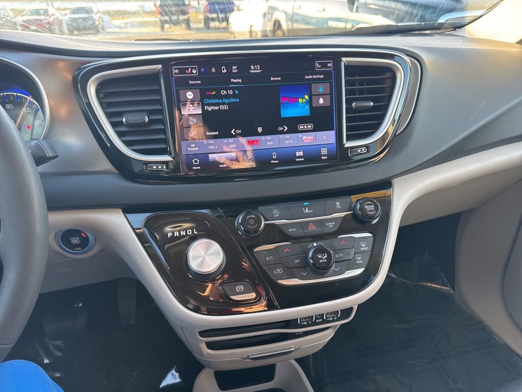 Used 2022 Chrysler Pacifica Touring-L image 3