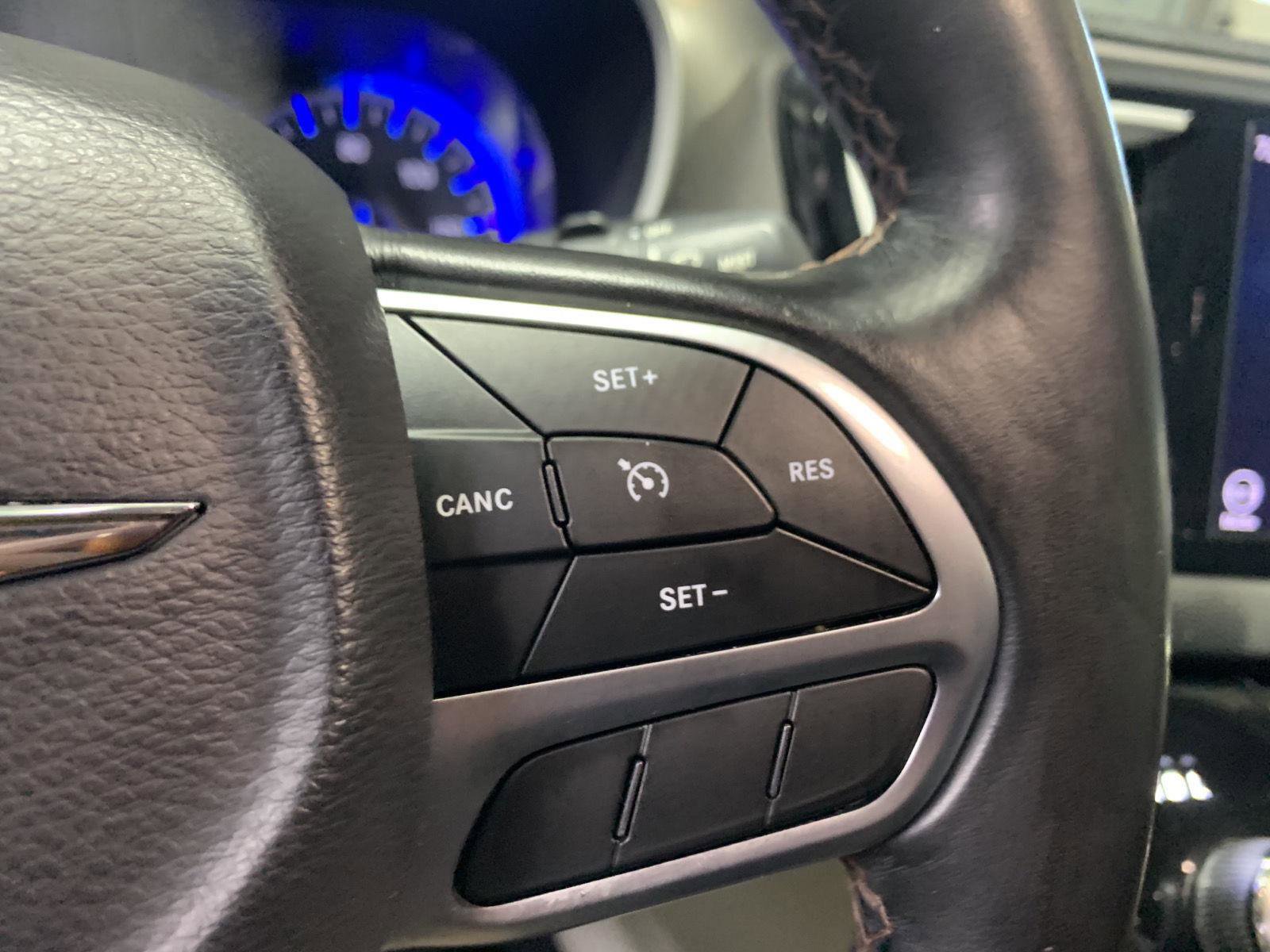 Used 2020 Chrysler Pacifica Touring-L Plus image 14