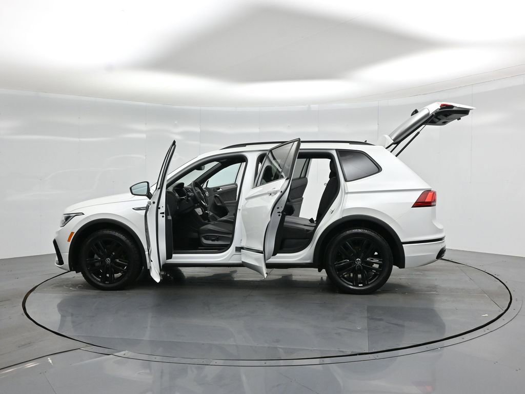Used 2022 Volkswagen Tiguan SE R-Line FWD image 34