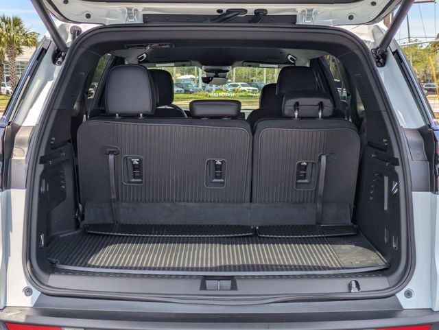 Used 2026 GMC Acadia Elevation w/ Elevation Premium Package FWD image 14