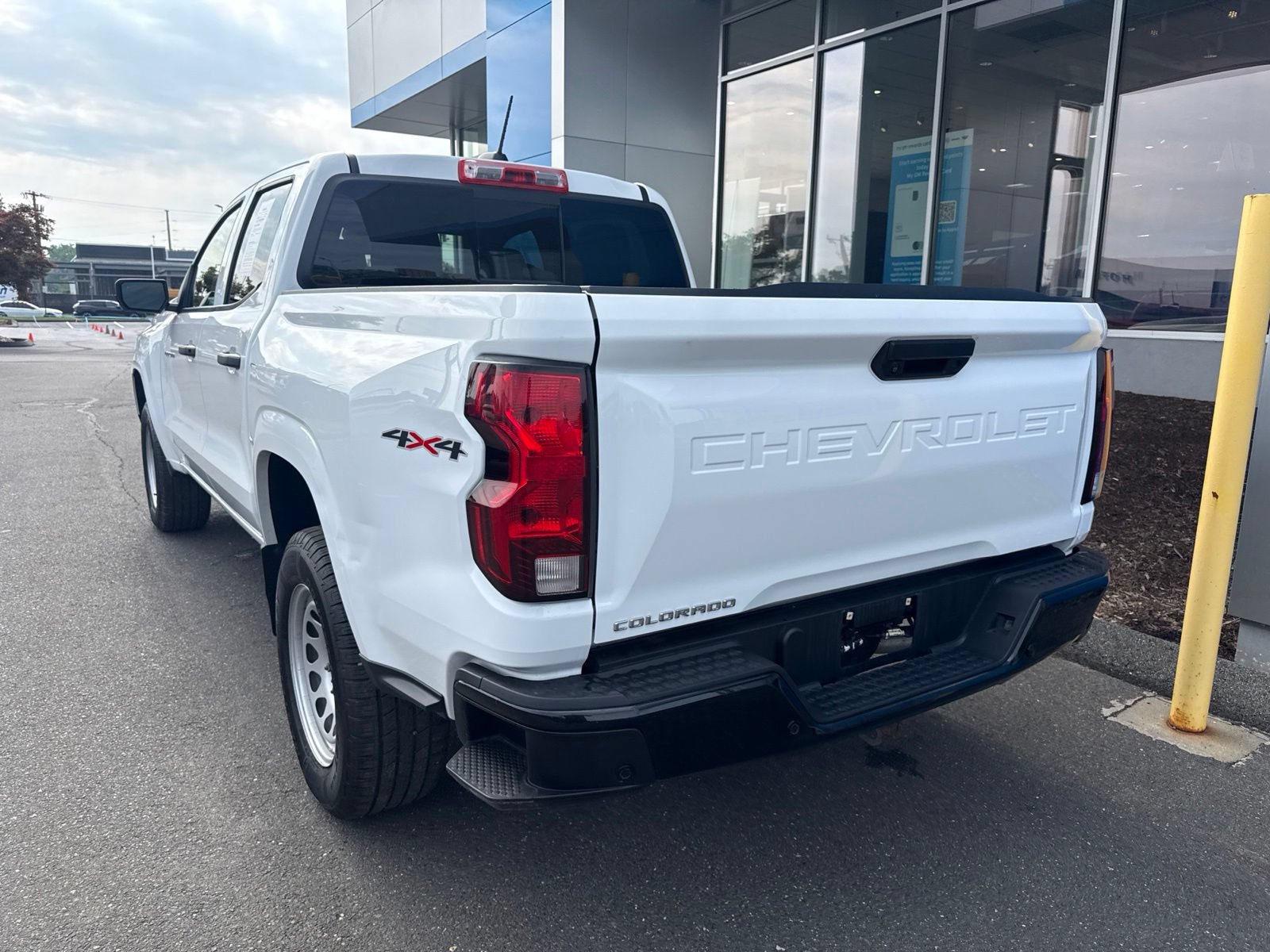 Used 2023 Chevrolet Colorado W/T w/ WT Convenience Package II AWD/4WD image 8