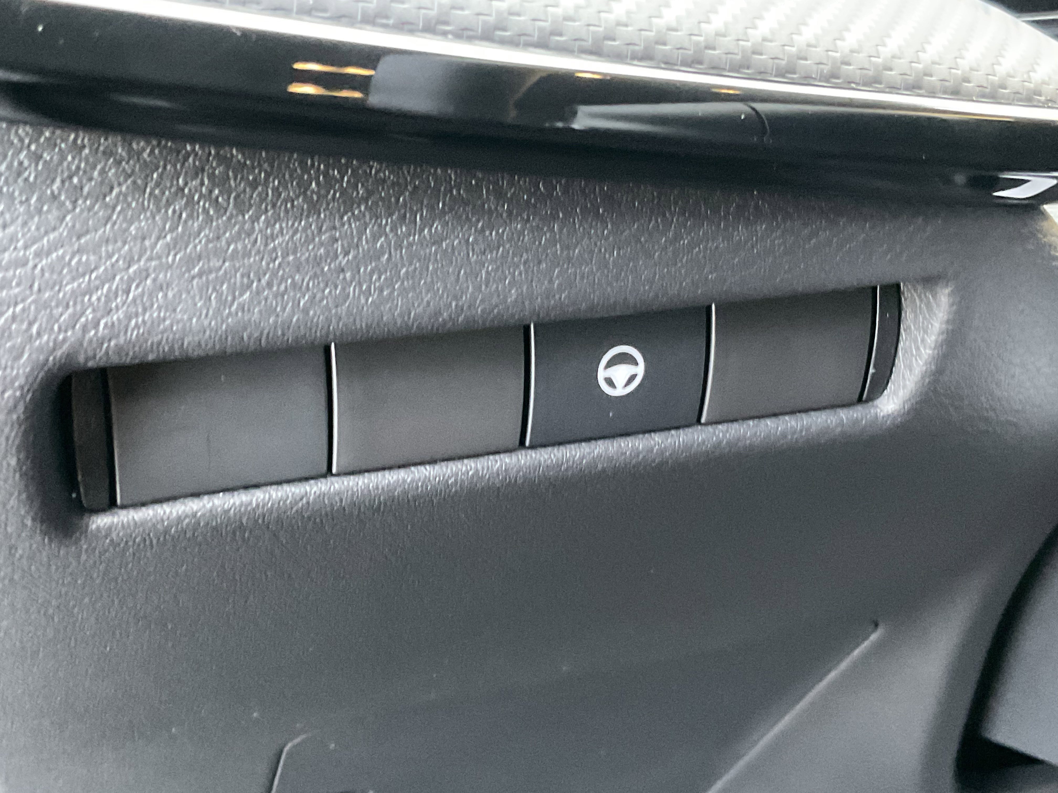 Used 2026 Nissan Kicks SR w/ Cold Weather Package image 29