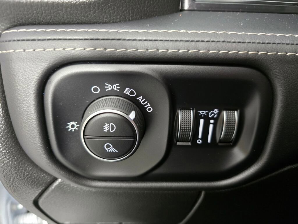 Used 2024 RAM 2500 Limited image 24