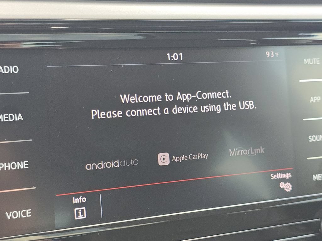 Used 2022 Volkswagen Passat 2.0T SE FWD image 4
