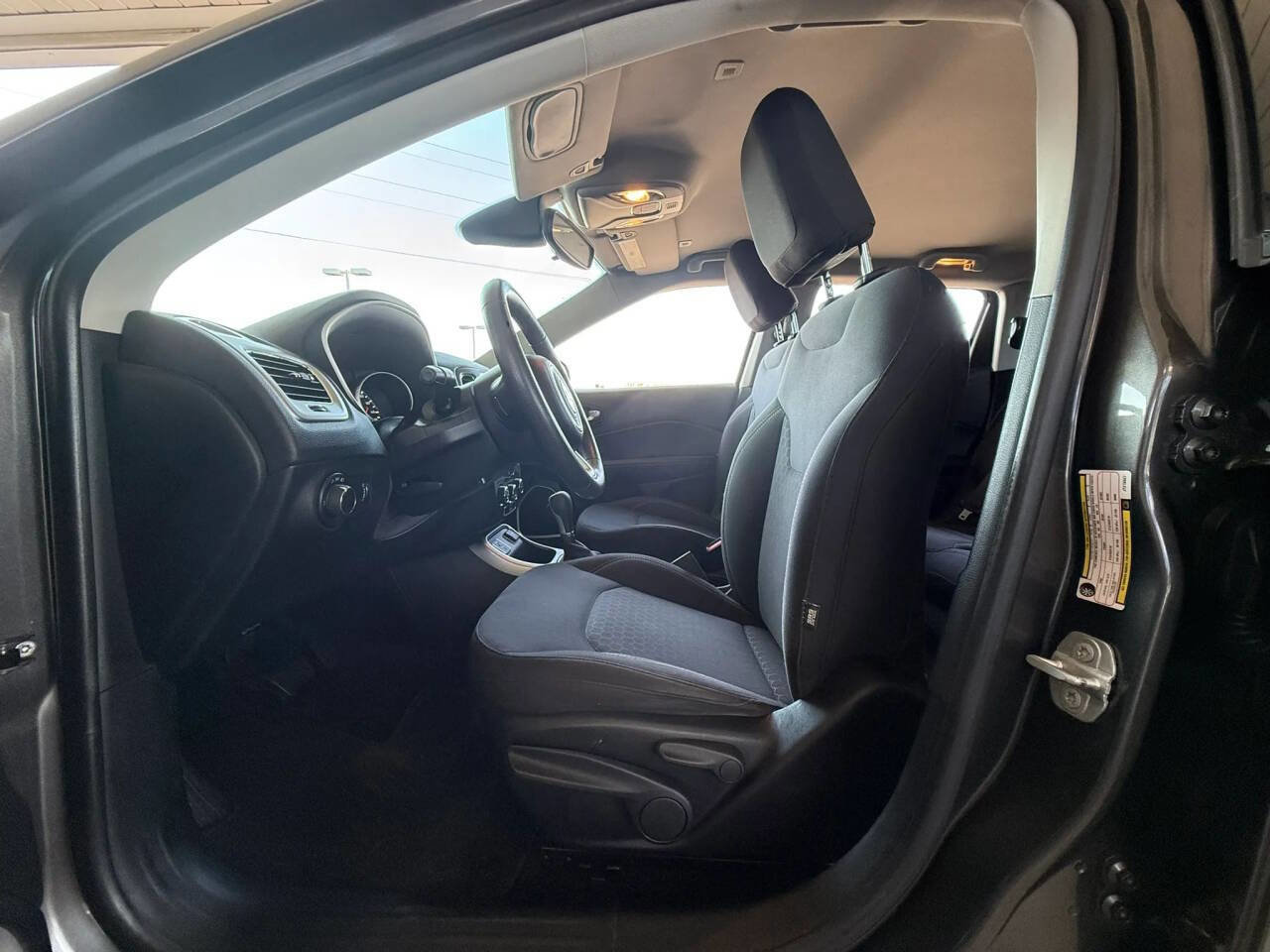 Used 2018 Jeep Compass Sport FWD image 10