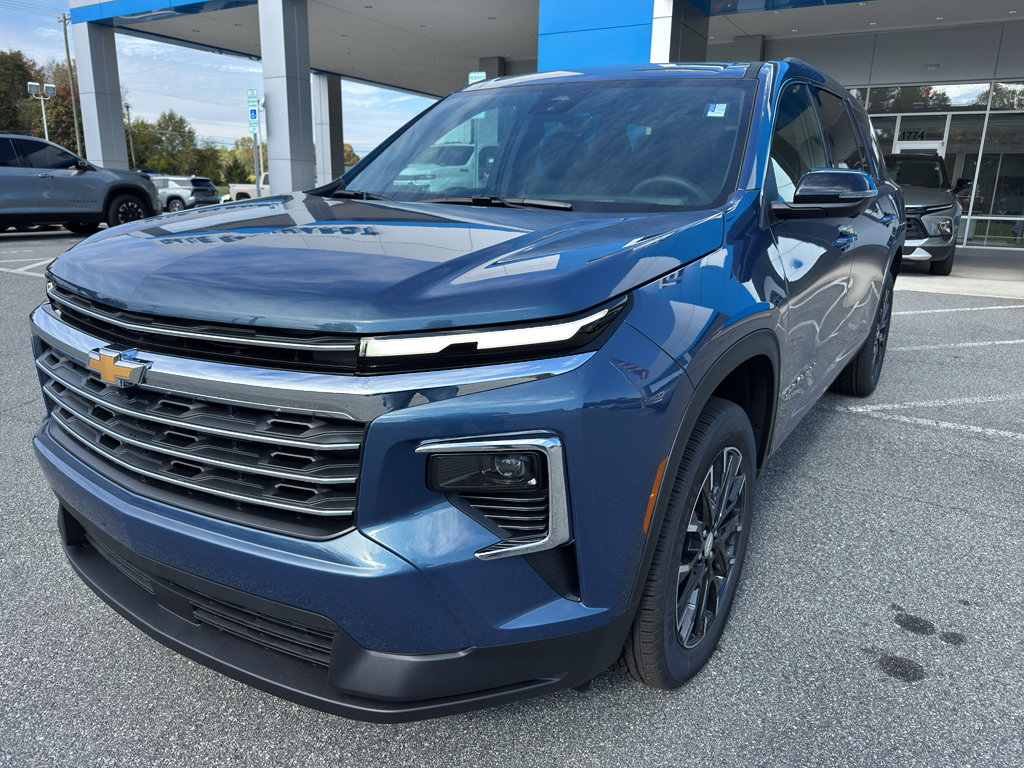 New 2026 Chevrolet Traverse LT w/ Sun and Wheel Package