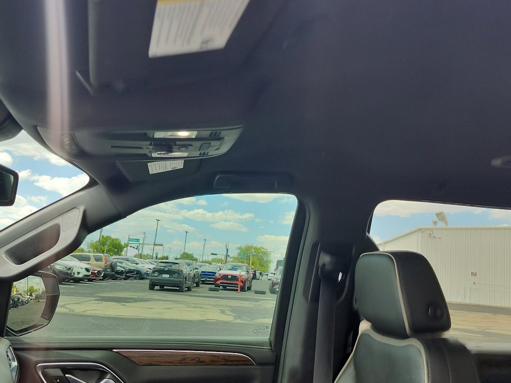 Used 2022 Chevrolet Suburban Premier AWD/4WD image 18