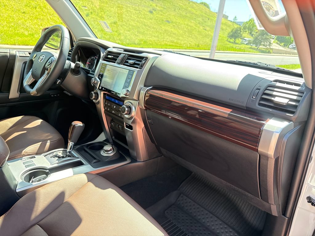 Used 2024 Toyota 4Runner Limited AWD/4WD image 33