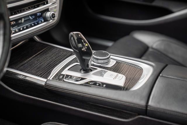 Used 2021 BMW 740i xDrive w/ M Sport Package AWD/4WD image 32
