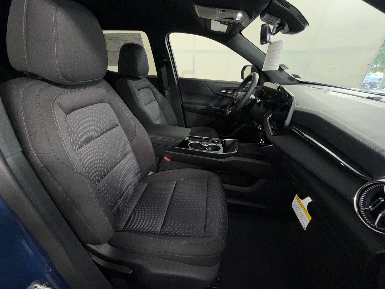 New 2027 Chevrolet Equinox LT w/ Safety and Technology Package FWD image 26