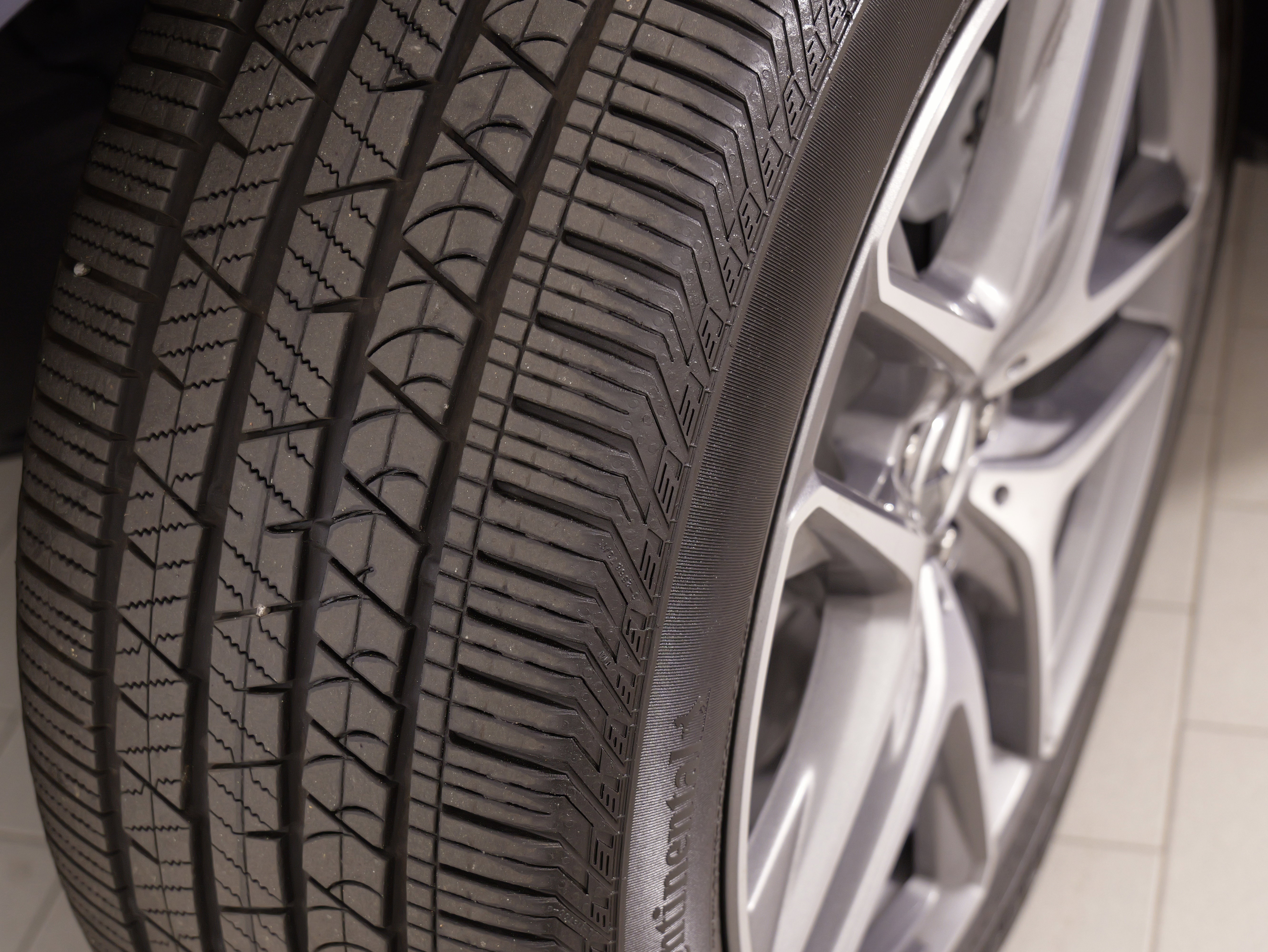 Used 2025 Mercedes-Benz GLE 53 AMG 4MATIC w/ Acoustic Comfort Package image 59