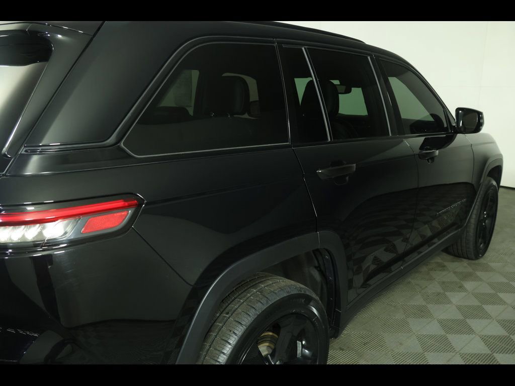 Used 2023 Jeep Grand Cherokee Altitude image 19