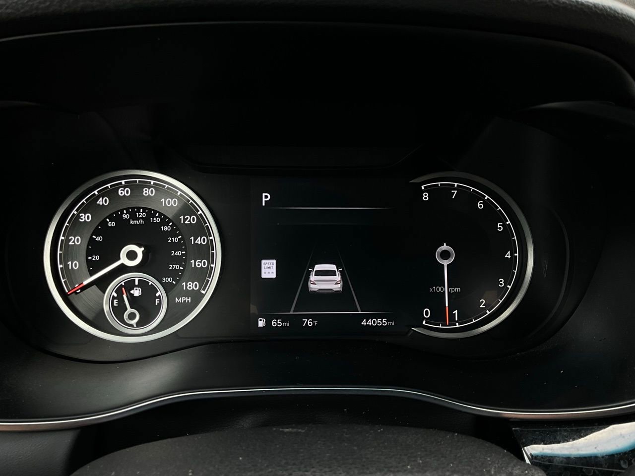 Used 2025 Genesis G70 2.5T image 39