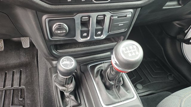 Used 2025 Jeep Wrangler Sport AWD/4WD image 29