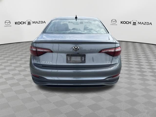 Used 2022 Volkswagen Jetta SE w/ Panoramic Sunroof Package image 5