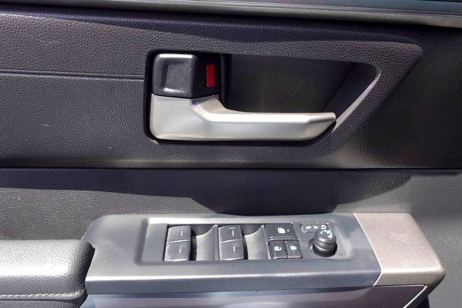 Certified 2025 Toyota Sequoia SR5 AWD/4WD image 11