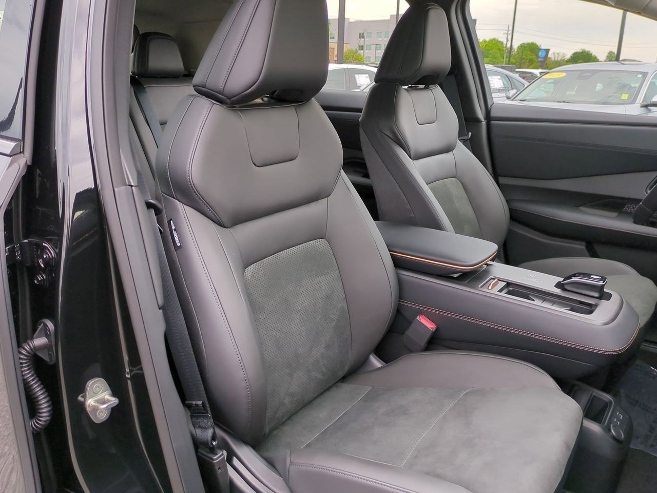Certified 2024 Nissan Ariya AWD image 40