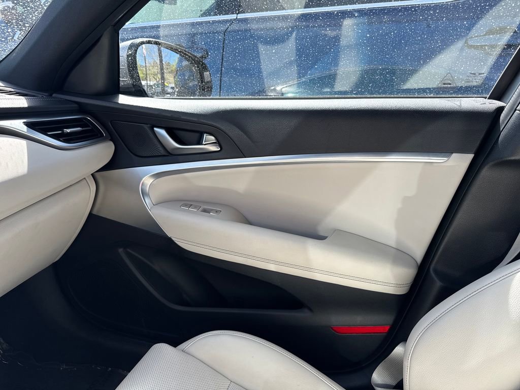 Used 2024 Genesis G70 2.5T image 40