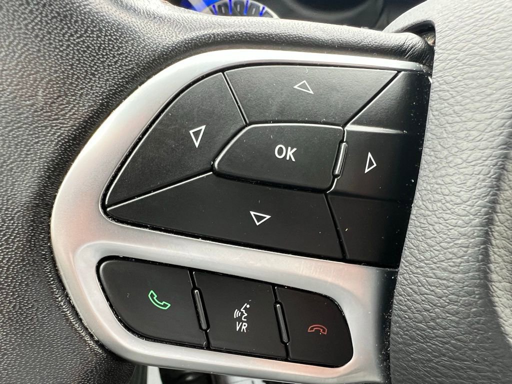 Used 2020 Chrysler Pacifica Touring w/ Tire & Wheel Group FWD image 41