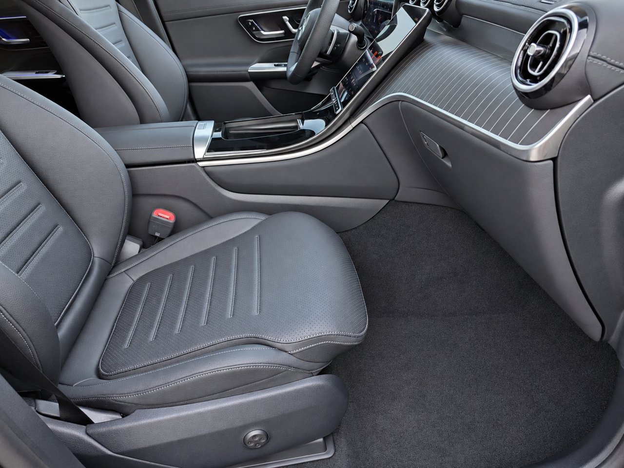 New 2026 Mercedes-Benz GLC 300 4MATIC image 31