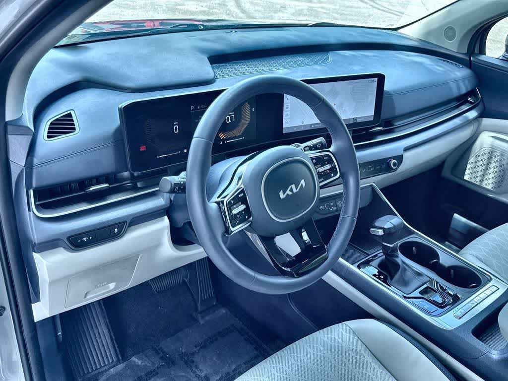 Certified 2025 Kia Carnival EX FWD image 13