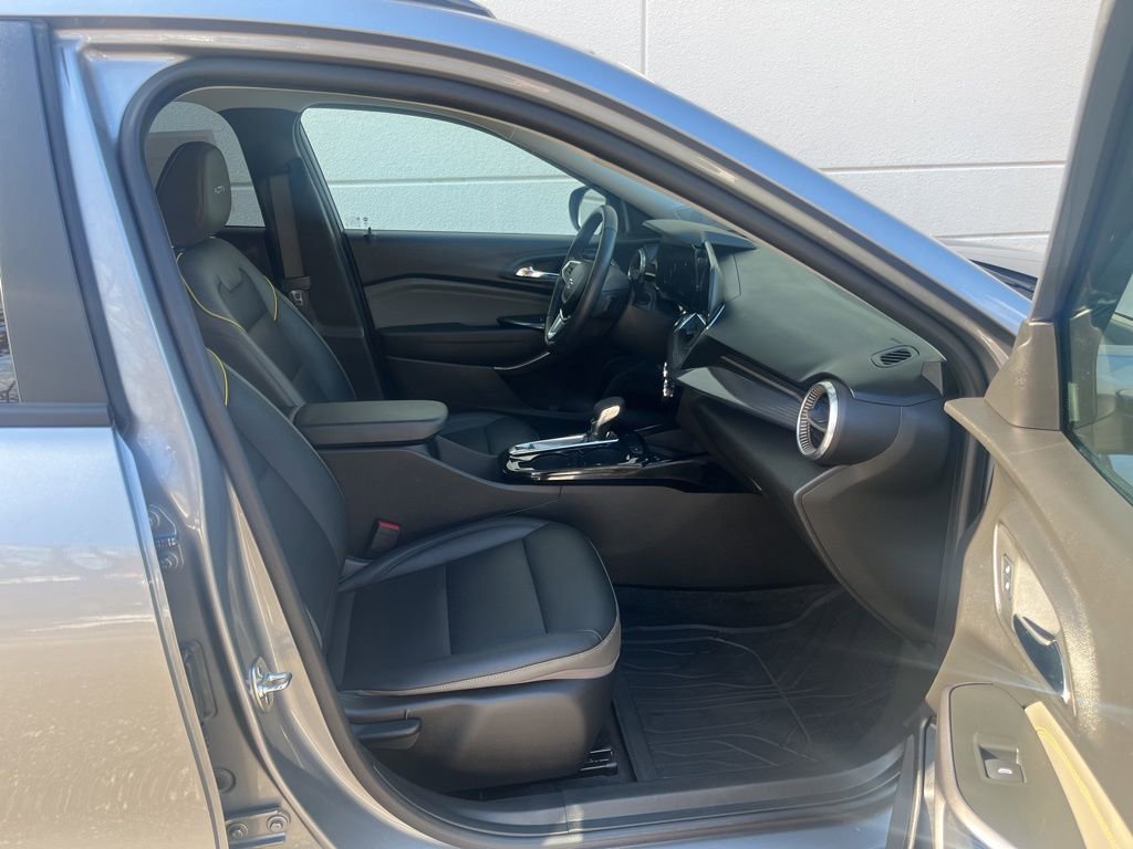 Used 2024 Chevrolet Trax ACTIV w/ Sunroof Package image 11