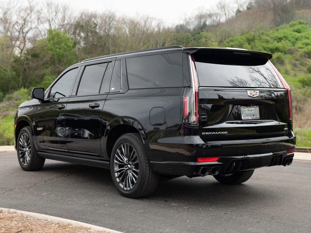 Used 2023 Cadillac Escalade ESV V image 4