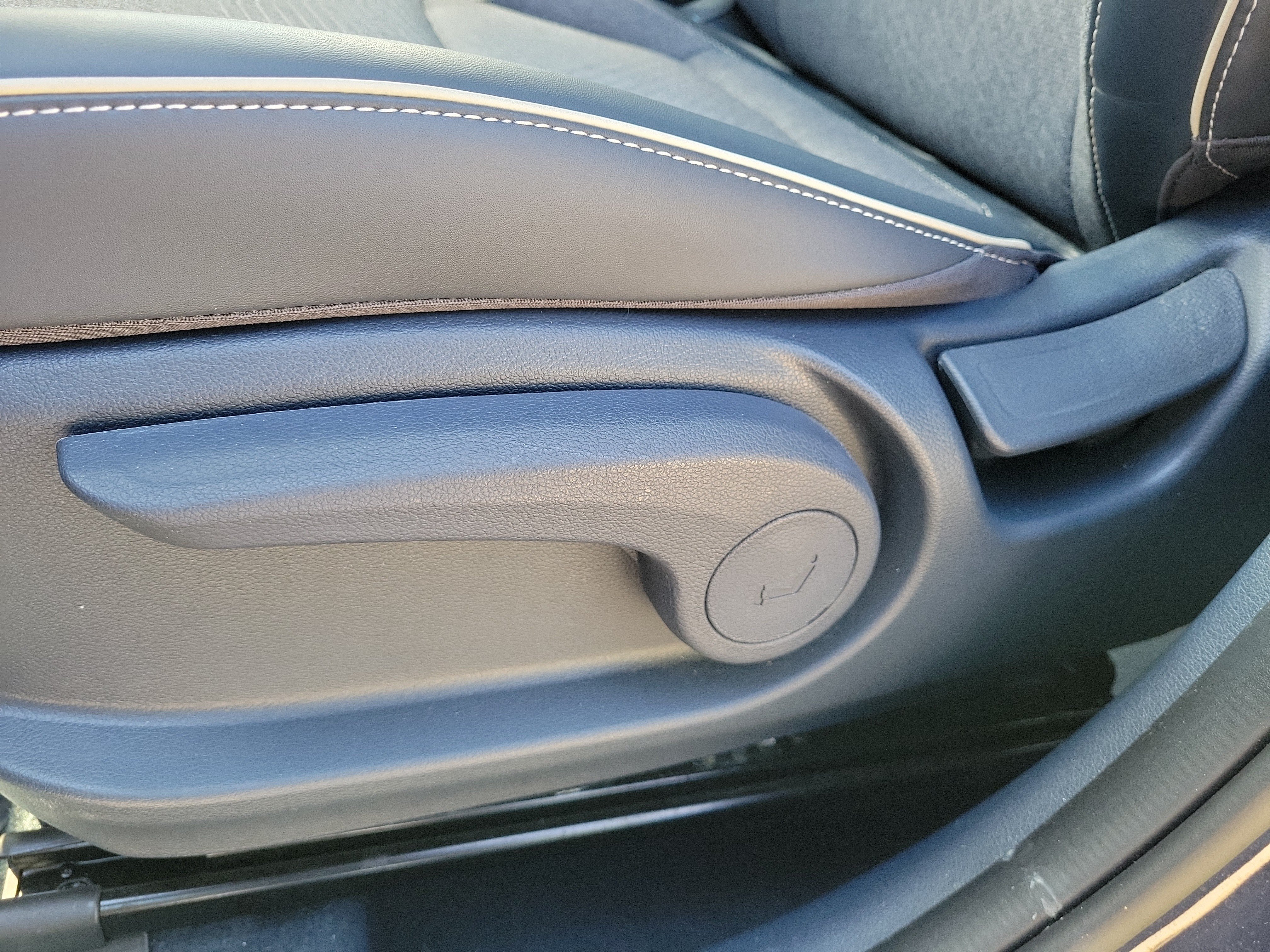 Used 2020 Hyundai Venue FWD image 16