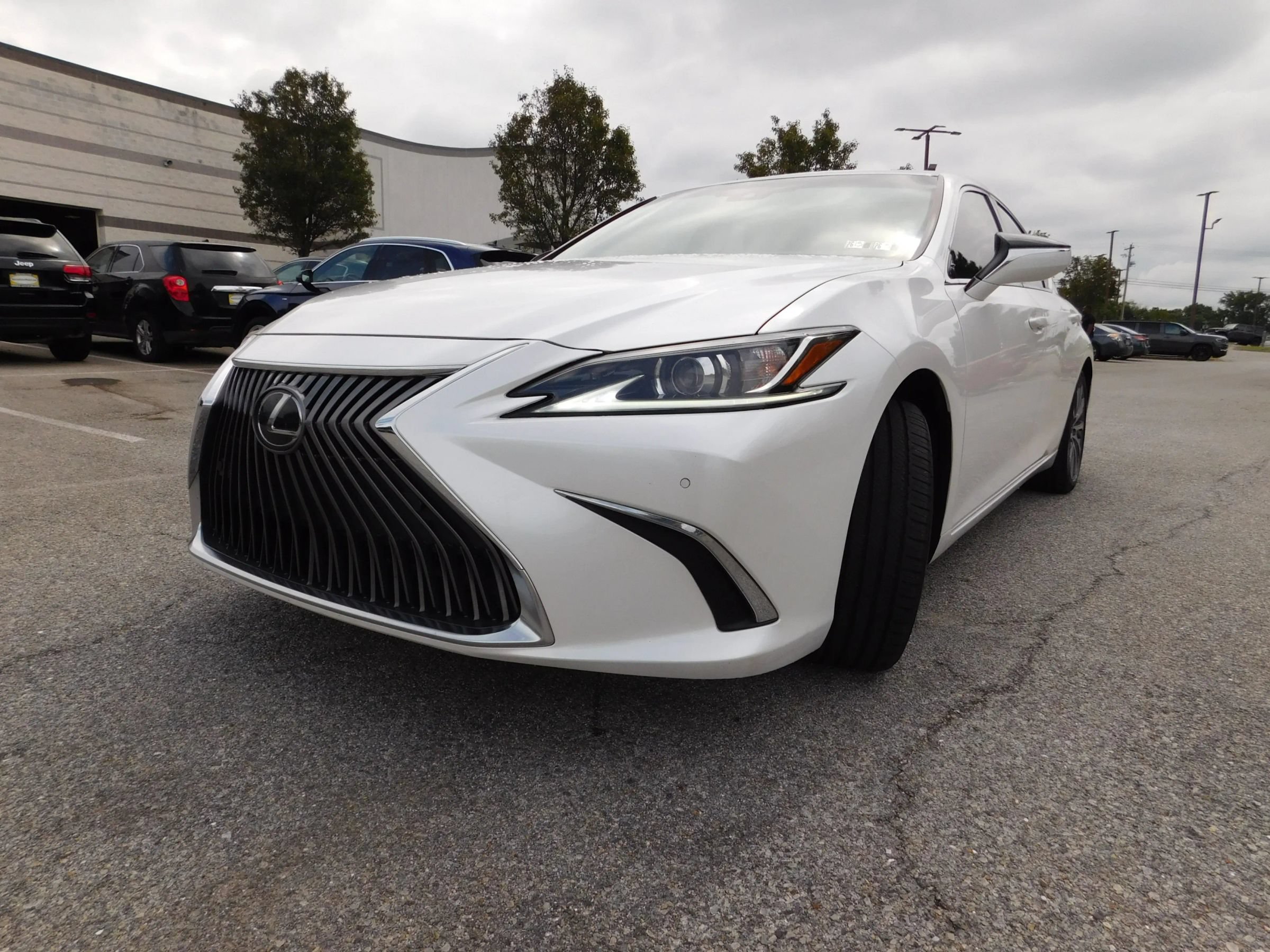Used 2021 Lexus ES 350 w/ Premium Package FWD image 4