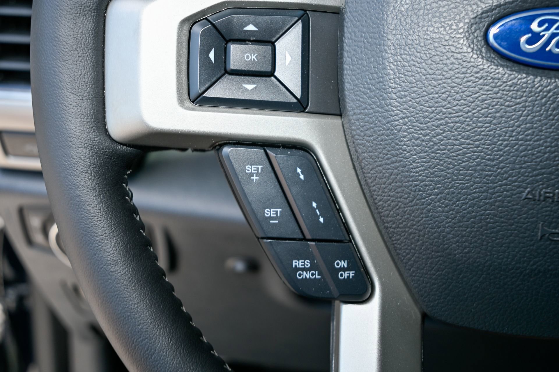 Used 2022 Ford F250 Lariat w/ Black Appearance Package AWD/4WD image 19