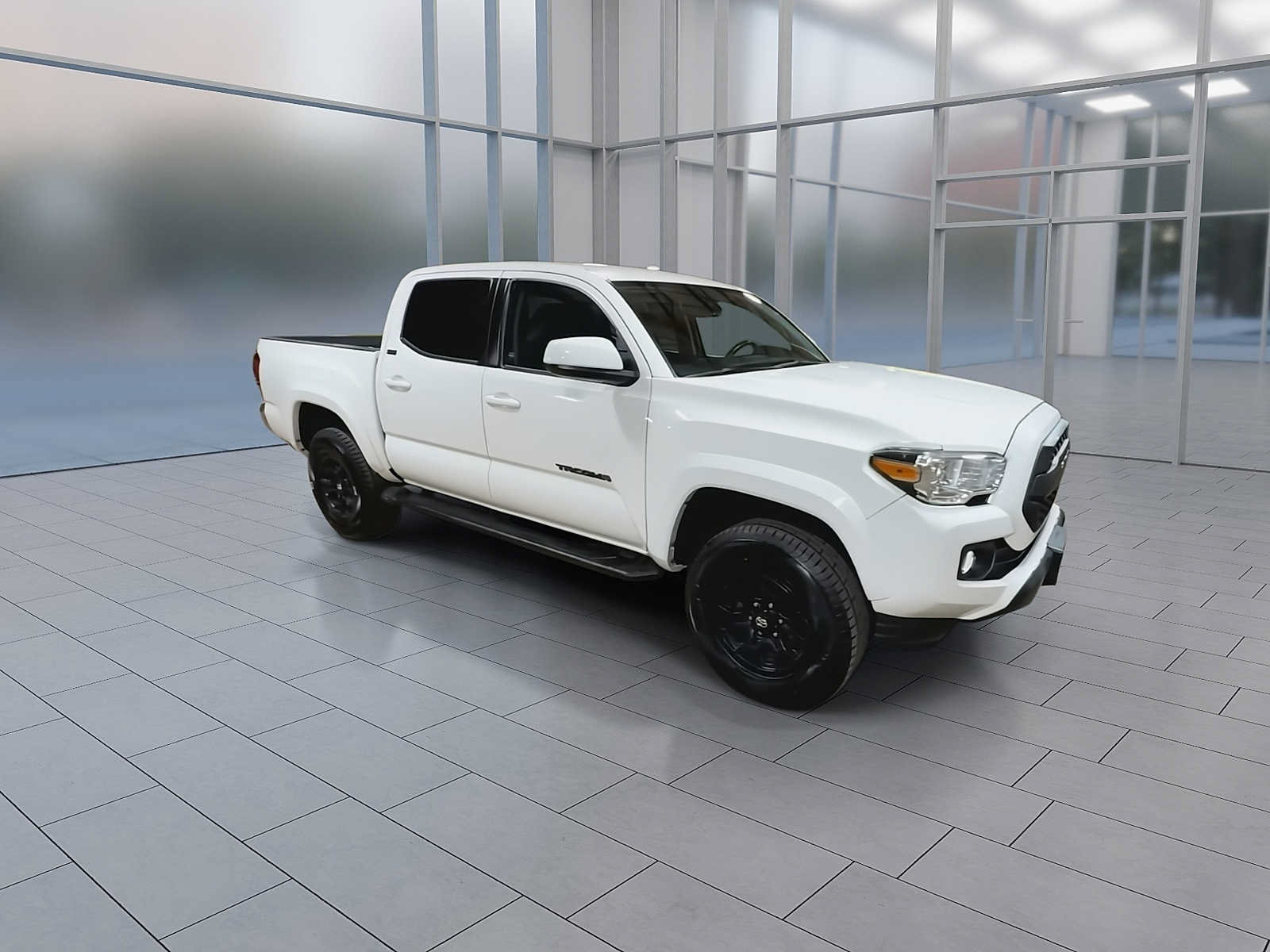 Used 2021 Toyota Tacoma SR5 AWD/4WD image 2