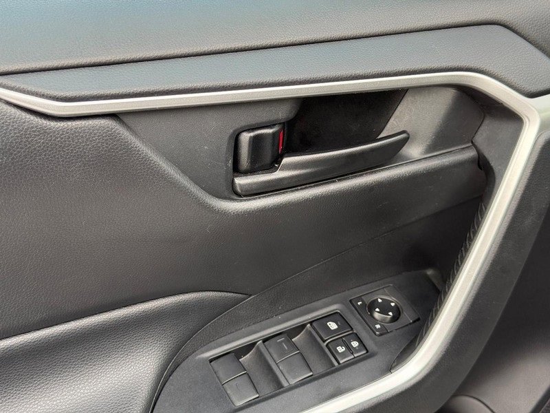 Used 2020 Toyota RAV4 LE w/ Carpet Mat Package image 18