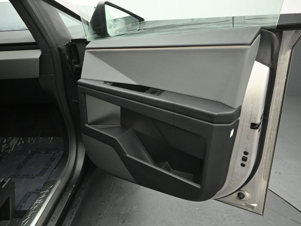 Used 2024 Tesla Cybertruck AWD Crew Cab image 23
