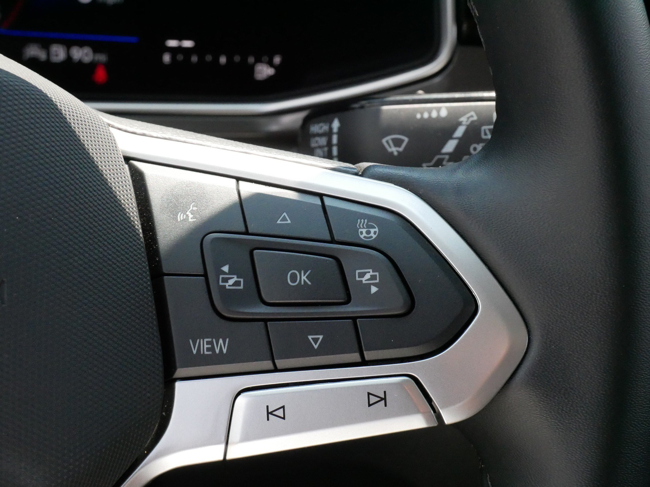Certified 2025 Volkswagen Taos SE AWD/4WD image 25