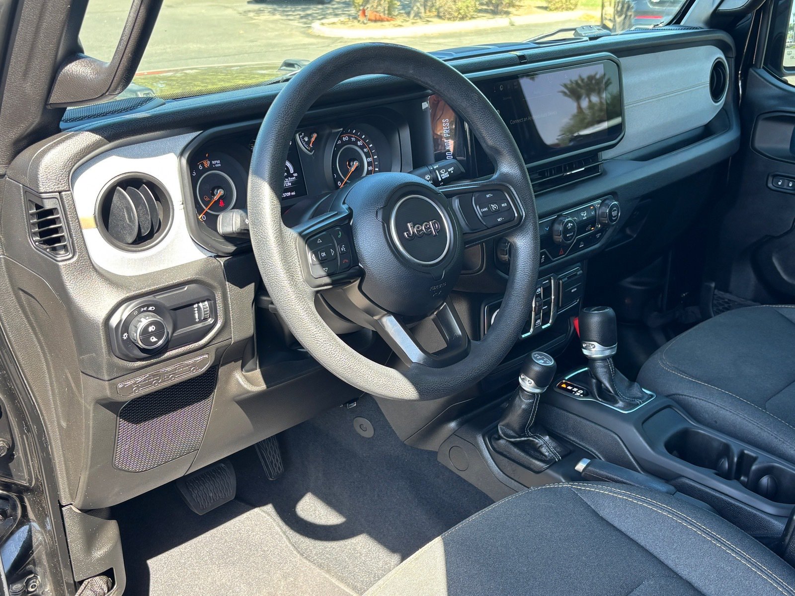 Used 2025 Jeep Gladiator Sport AWD/4WD image 20