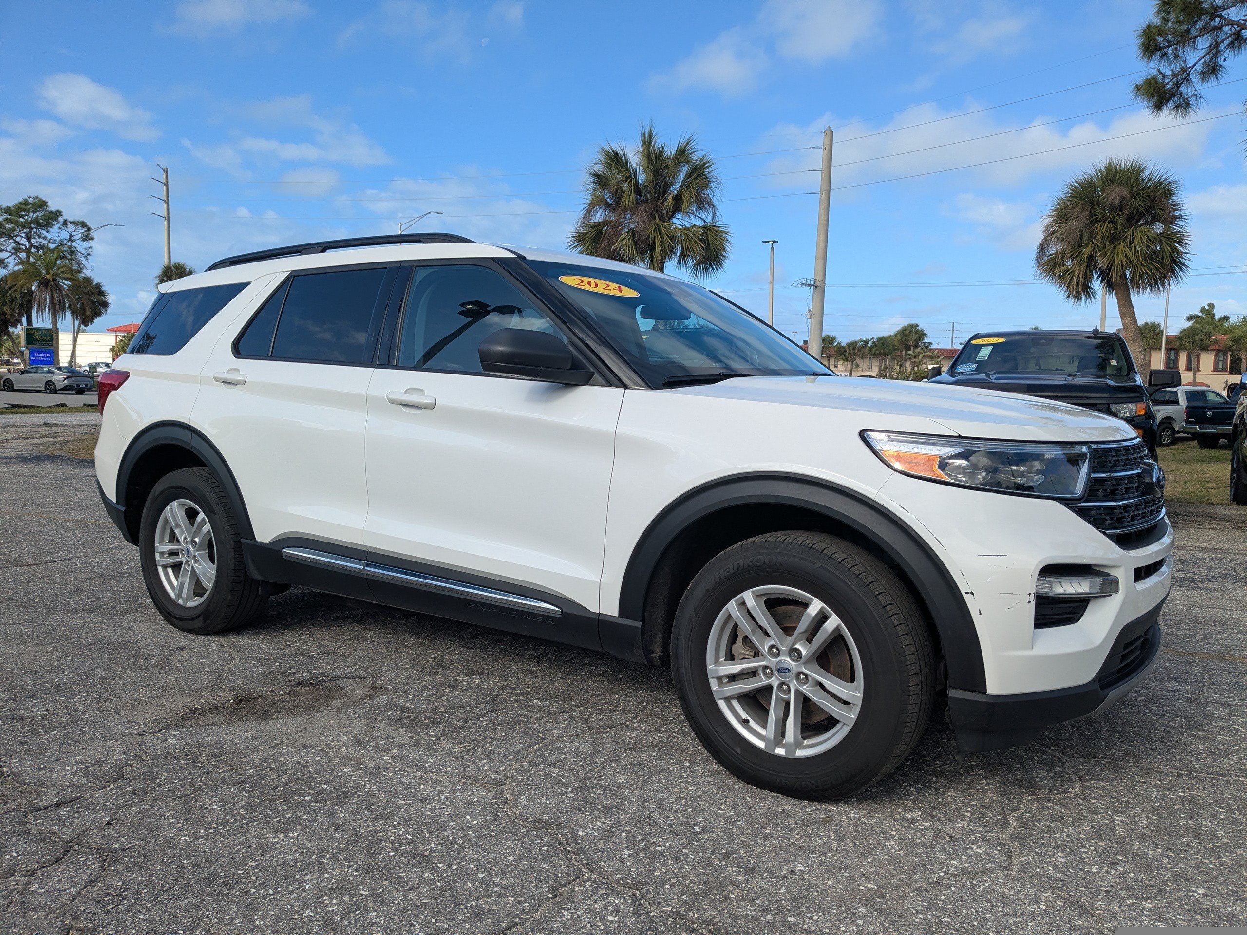 Certified 2024 Ford Explorer XLT w/ Equipment Group 202A AWD/4WD image 2