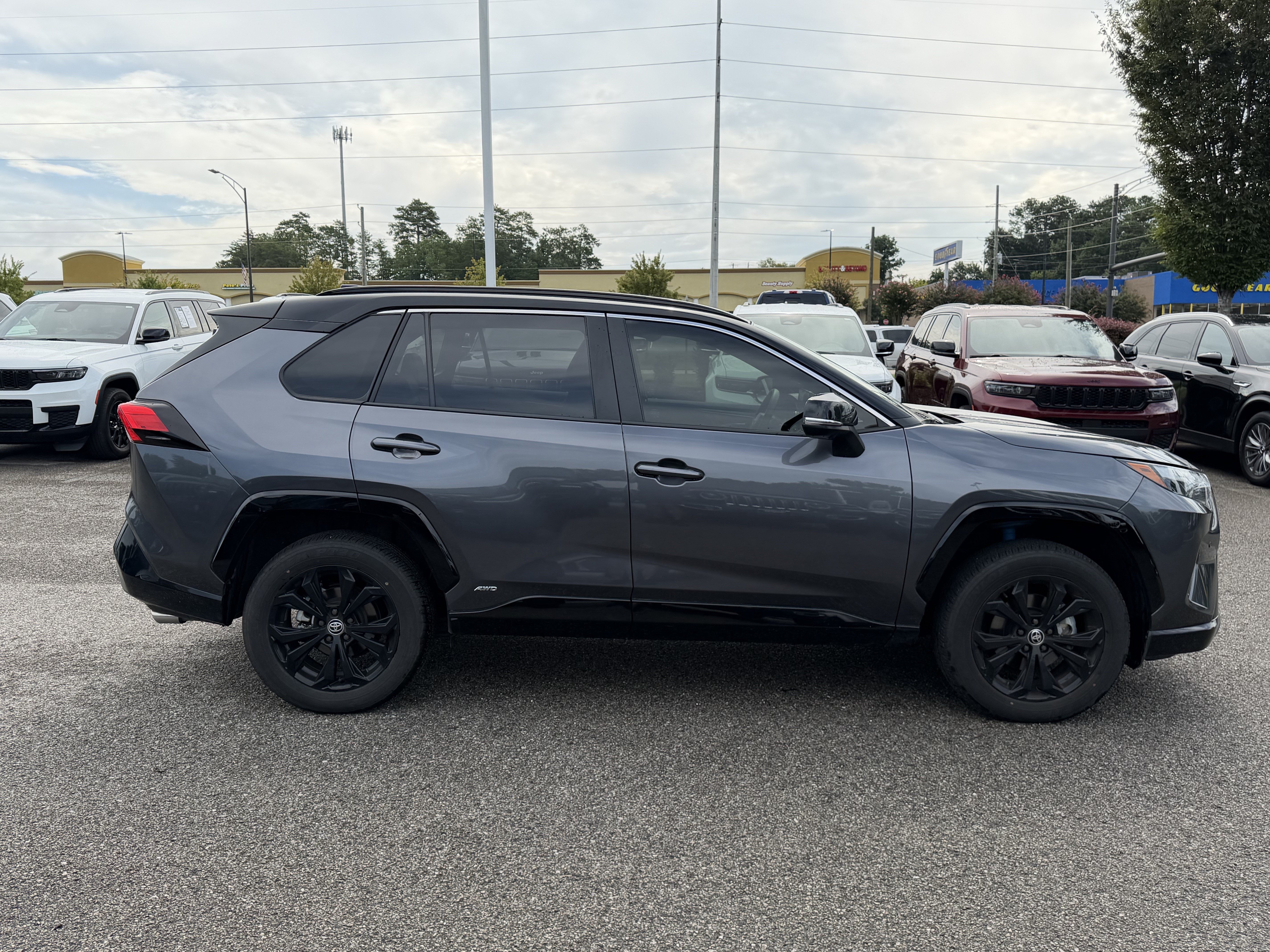 Used 2025 Toyota RAV4 XSE w/ Advanced Technology Package AWD/4WD image 11
