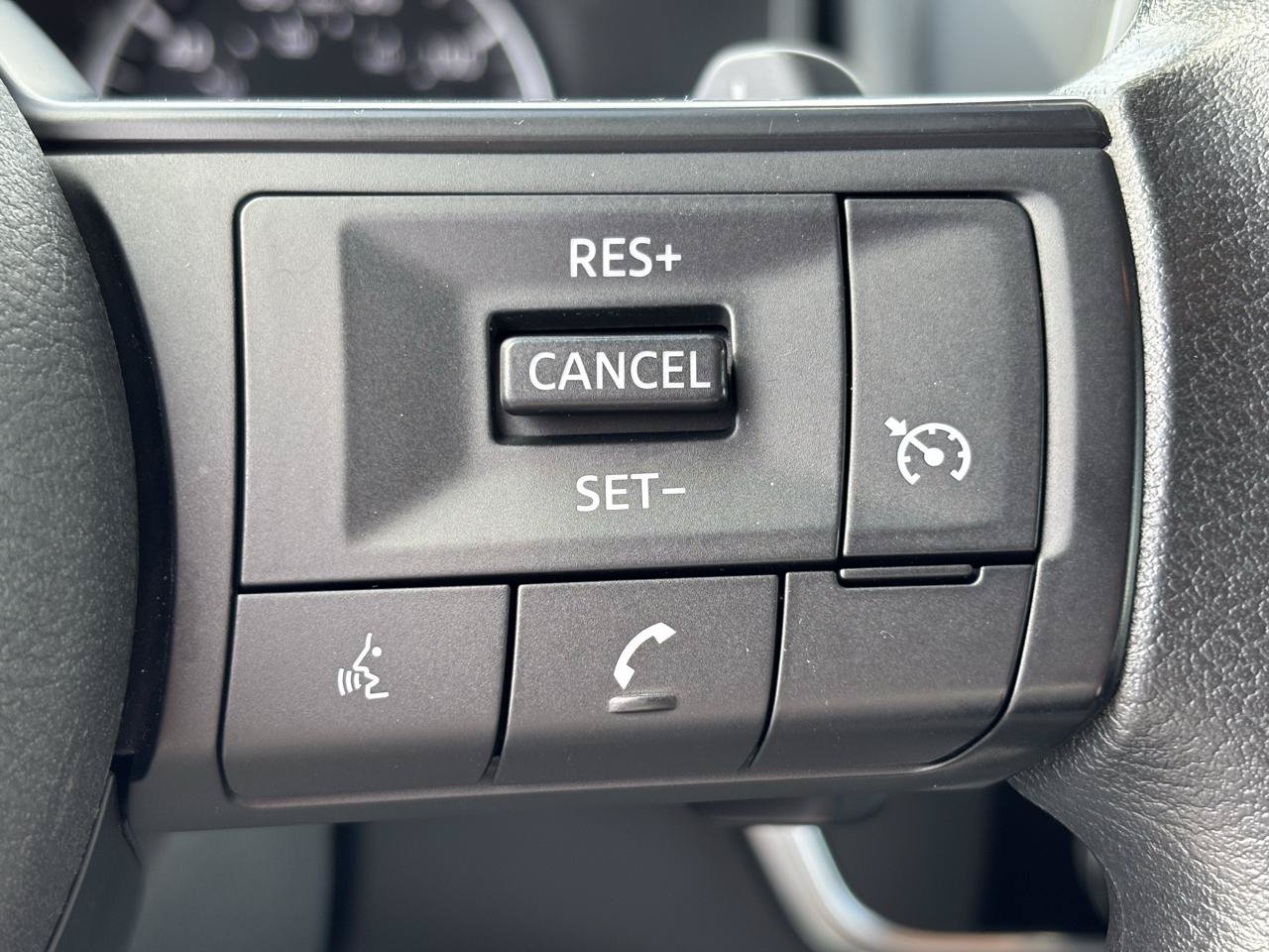 Used 2024 Nissan Rogue S AWD/4WD image 21