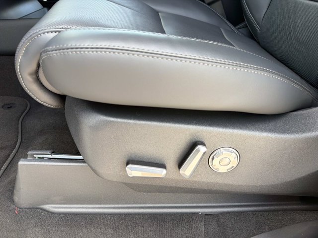 New 2026 Lincoln Navigator L Reserve AWD/4WD image 11
