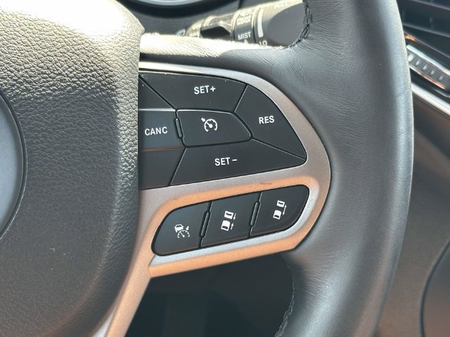 Used 2019 Jeep Cherokee Overland w/ Technology Group AWD/4WD image 26