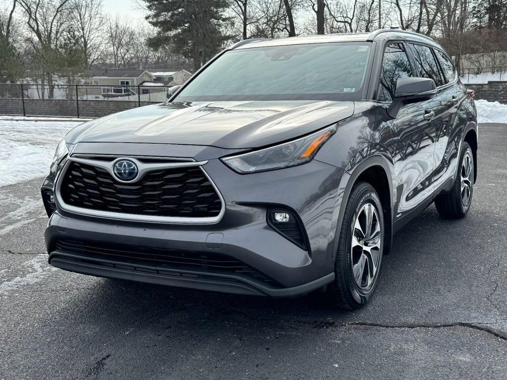 Used 2022 Toyota Highlander XLE image 9